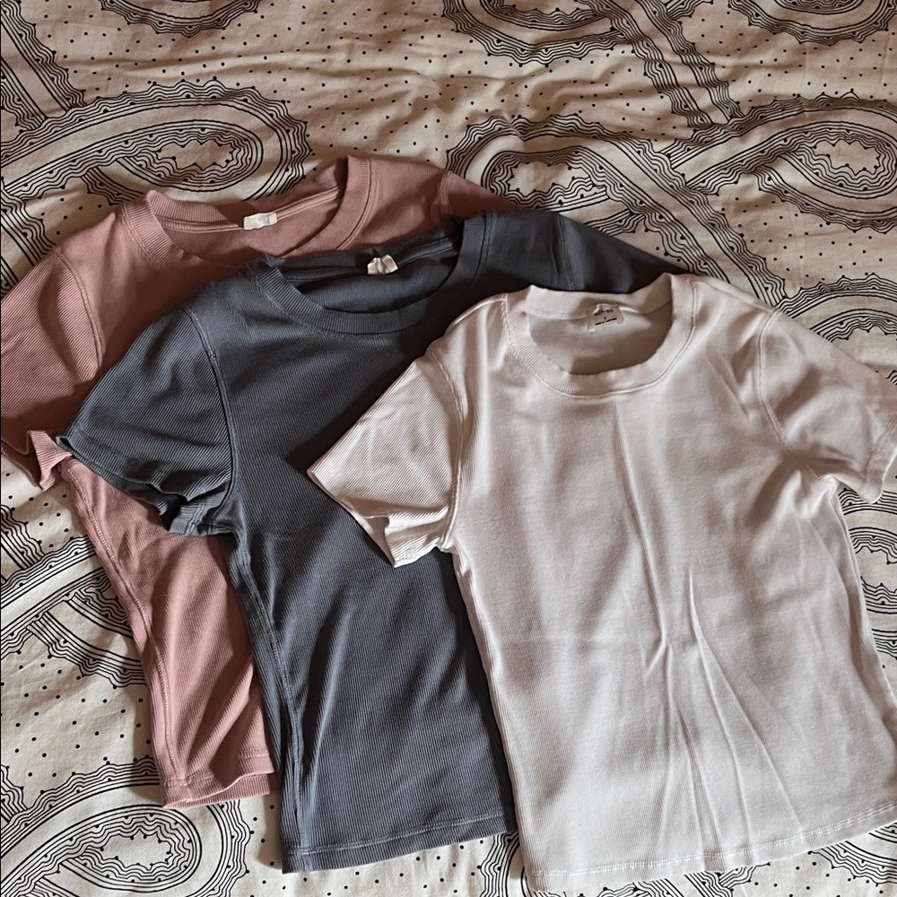 Aritzia wilfred go to ribbed modal t shirt bundle small medium